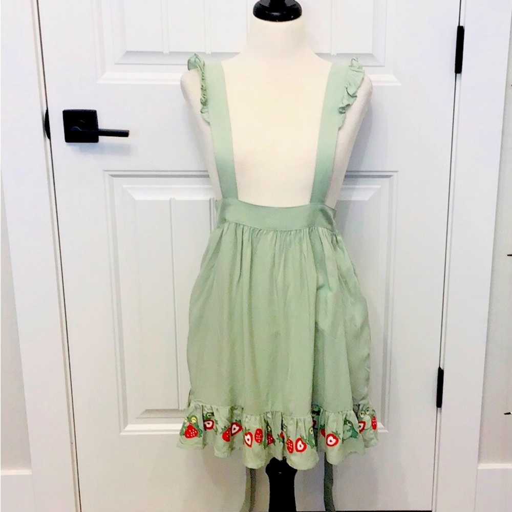 Super cute froggy strawberry skirt jumper, Medium, Rayon, cottage core 🍓🐸